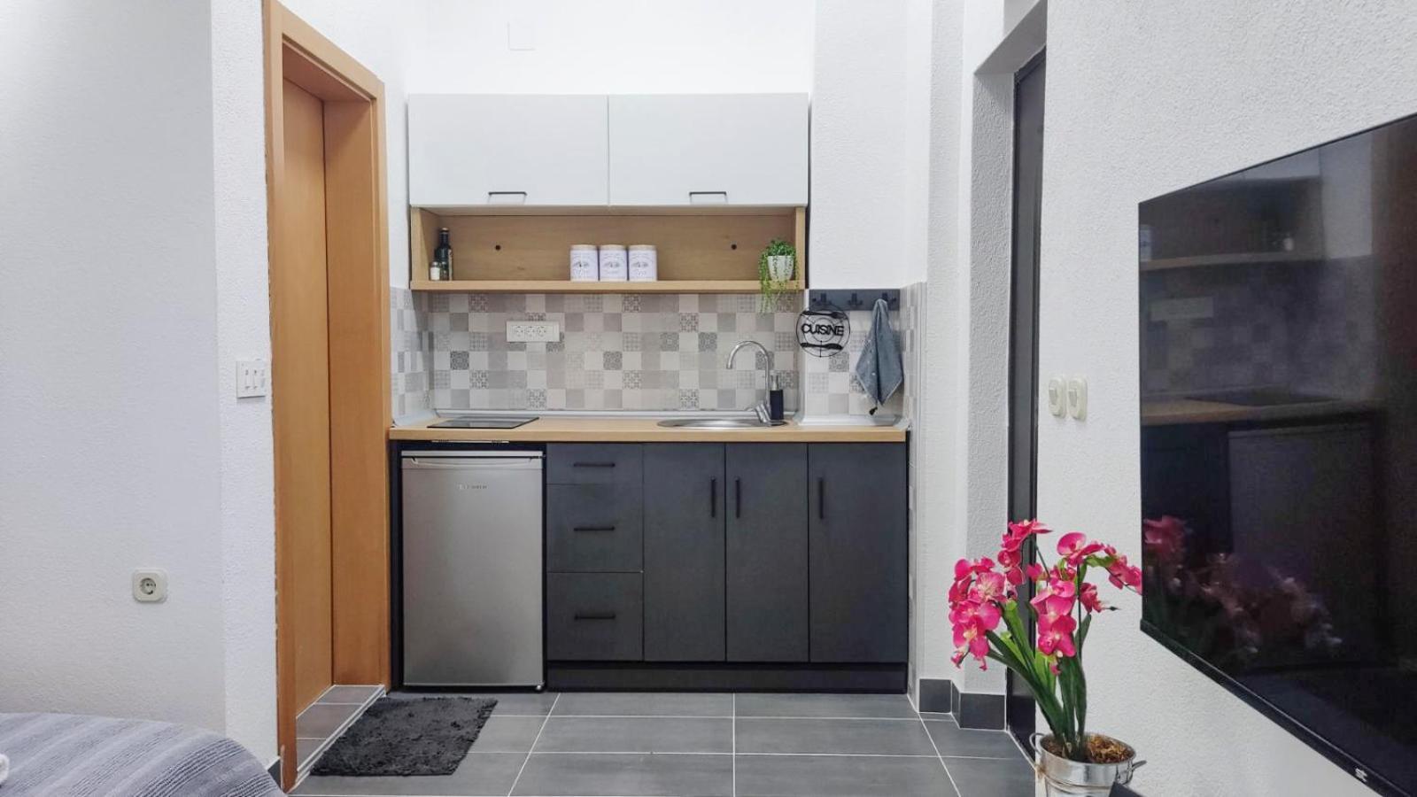 אוהריד Care'S Studio מראה חיצוני תמונה