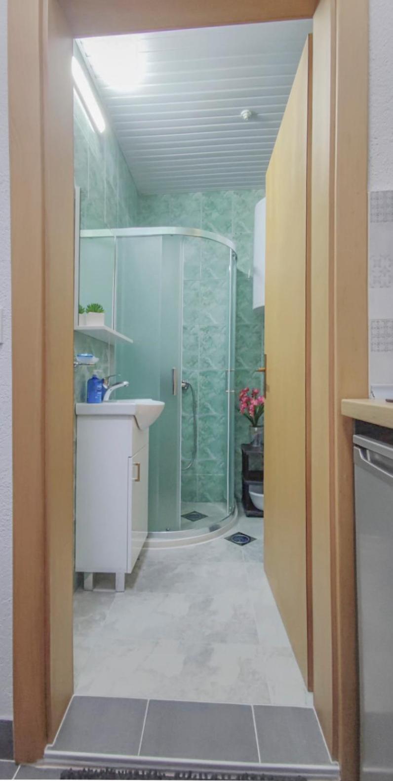 אוהריד Care'S Studio מראה חיצוני תמונה